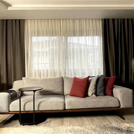 Apartament High-end Designed Flat With Carpark In Alsancak *
