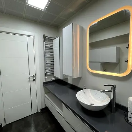 High-end Designed Flat With Carpark In Alsancak Σμύρνη
