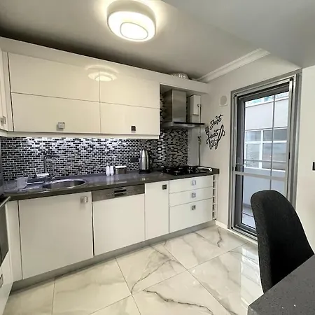 High-end Designed Flat With Carpark In Alsancak Σμύρνη