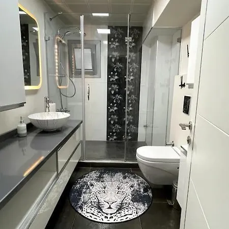 High-end Designed Flat With Carpark In Alsancak * Σμύρνη
